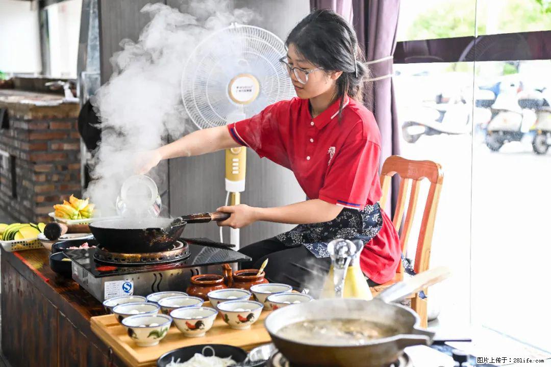 全网追的“扁担女孩”，找了一份暑假工，时薪12元 - 定州生活资讯 - 定州28生活网 dingzhou.28life.net